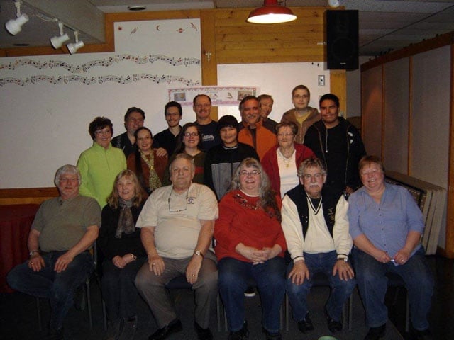 /img/20th_Anniversary_front_row_committee_at_back_Club_members-640x480.jpg